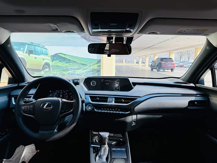 Фото 4 - Lexus UX