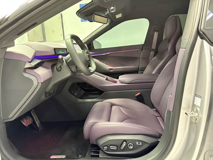 Фото 8 - XPeng P7