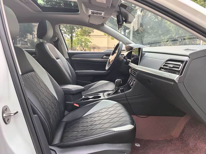 Фото 8 - Volkswagen Lavida