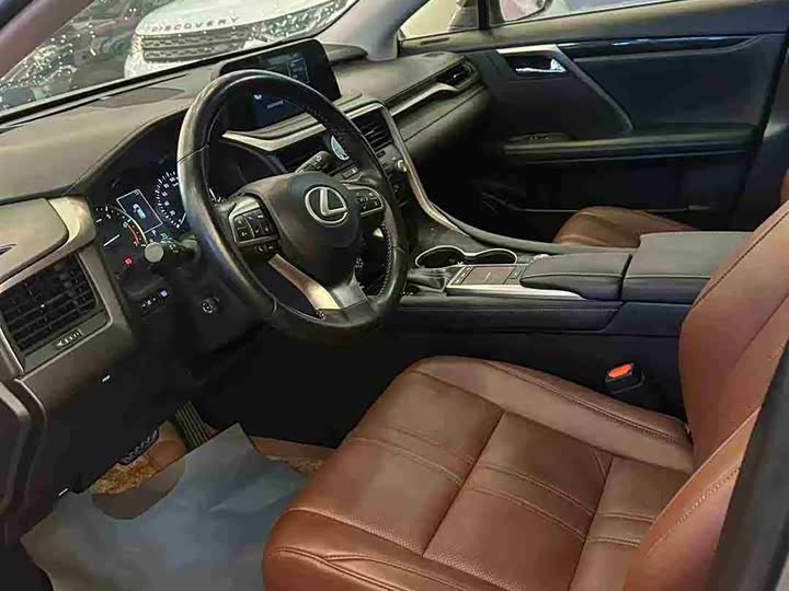 Фото 4 - Lexus RX