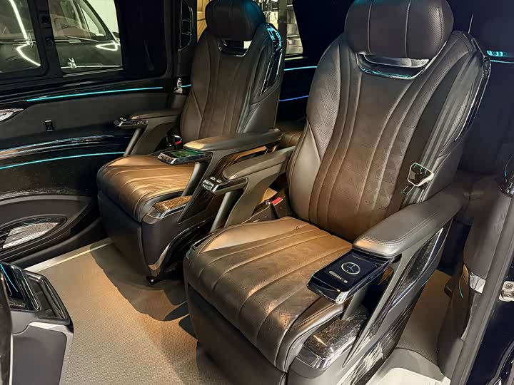 Фото 8 - Mercedes-Benz V-Class