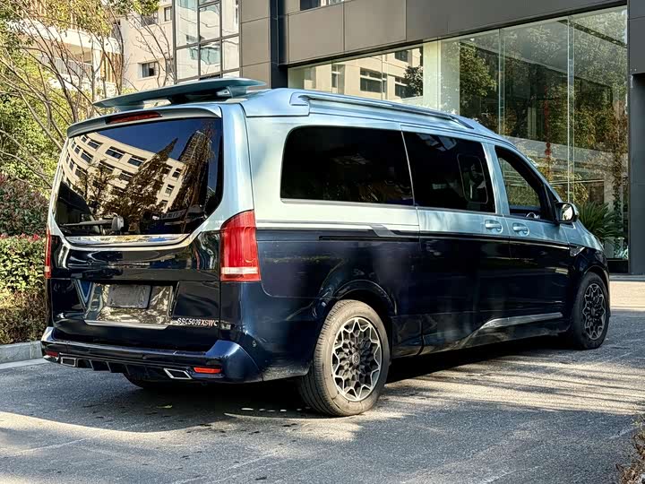 Фото 9 - Mercedes-Benz V-Class