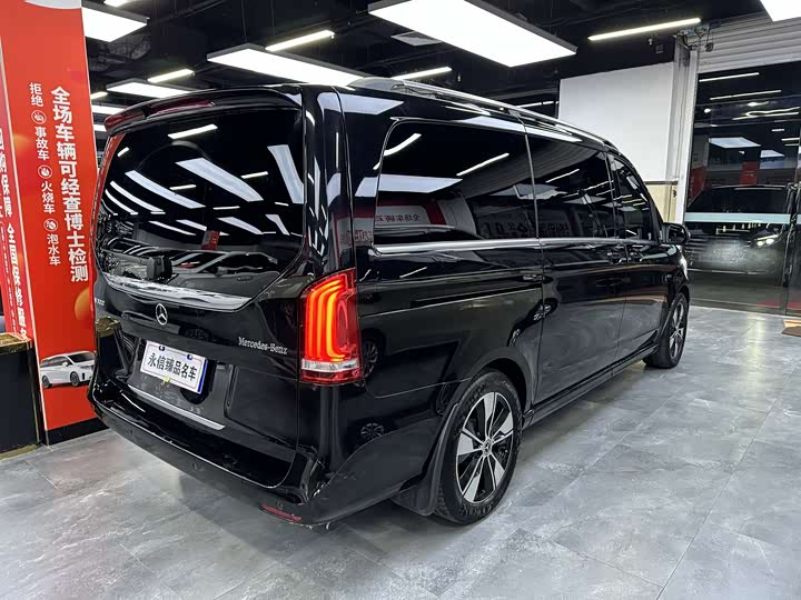 Фото 4 - Mercedes-Benz V-Class