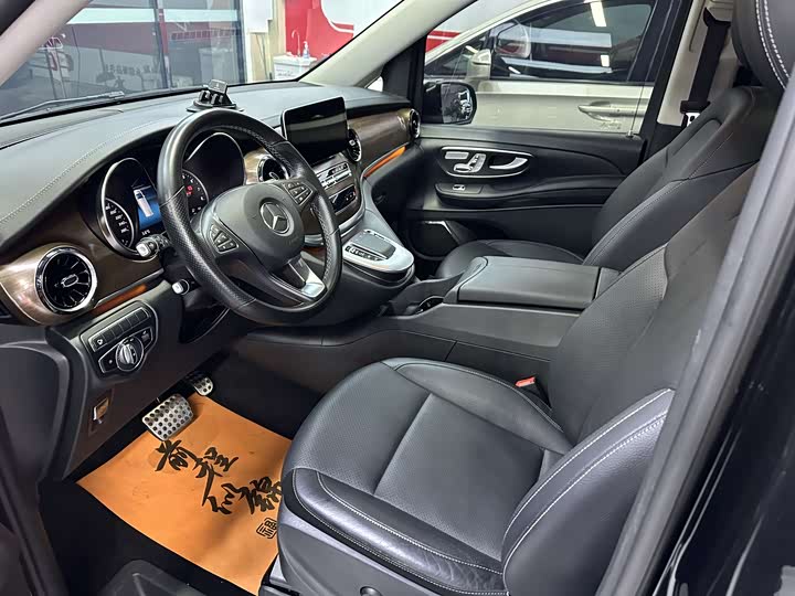 Фото 6 - Mercedes-Benz V-Class