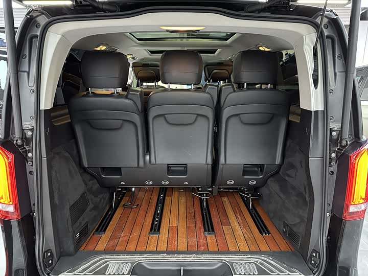 Фото 8 - Mercedes-Benz V-Class