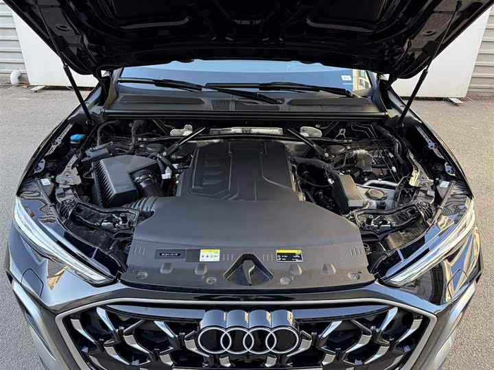 Фото 8 - Audi Q5L