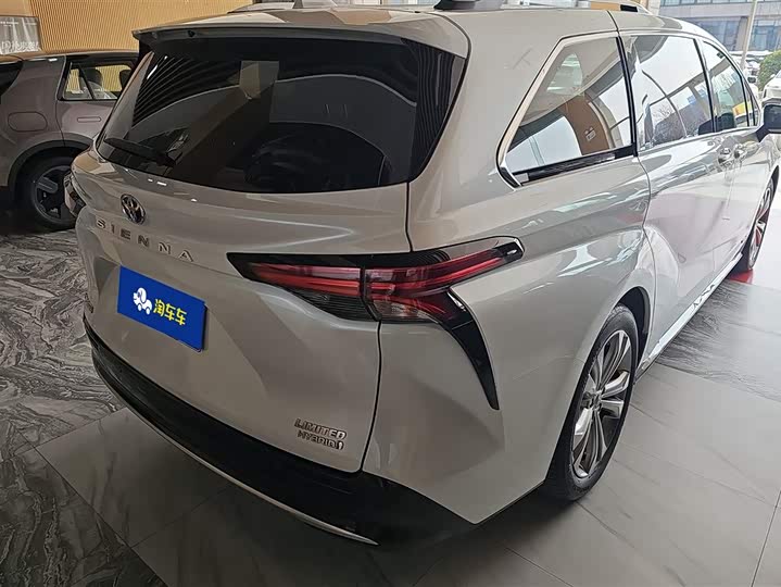 Фото 3 - Toyota Sienna