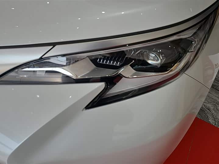 Фото 5 - Toyota Sienna