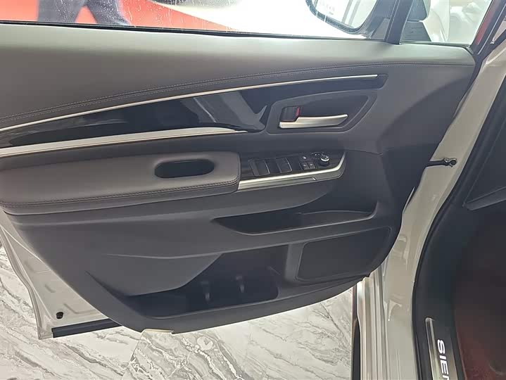 Фото 7 - Toyota Sienna