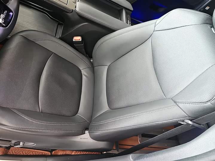 Фото 9 - Toyota Sienna