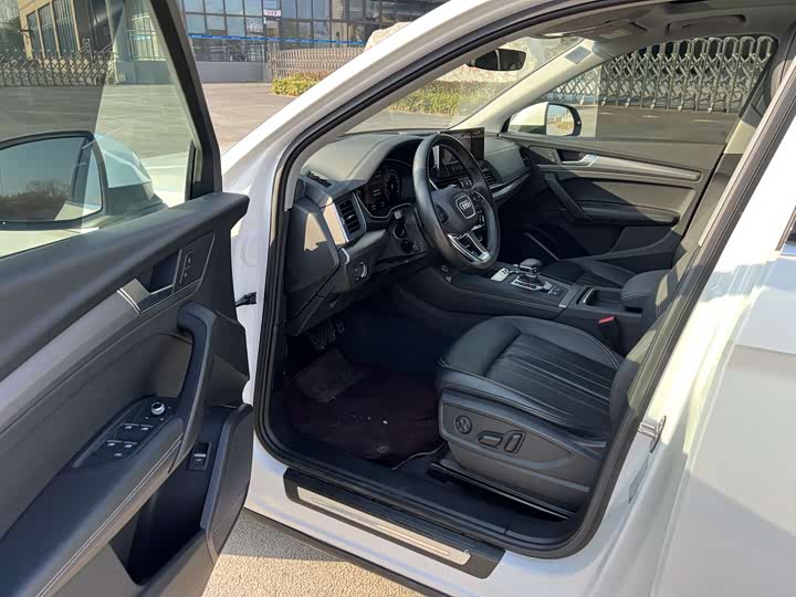 Фото 9 - Audi Q5L