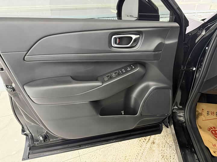 Фото 8 - Honda Vezel