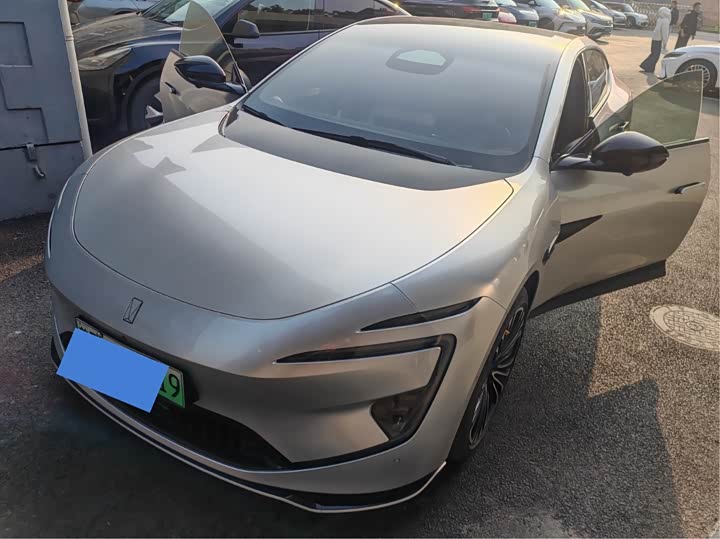 Фото 1 - Avatr 12