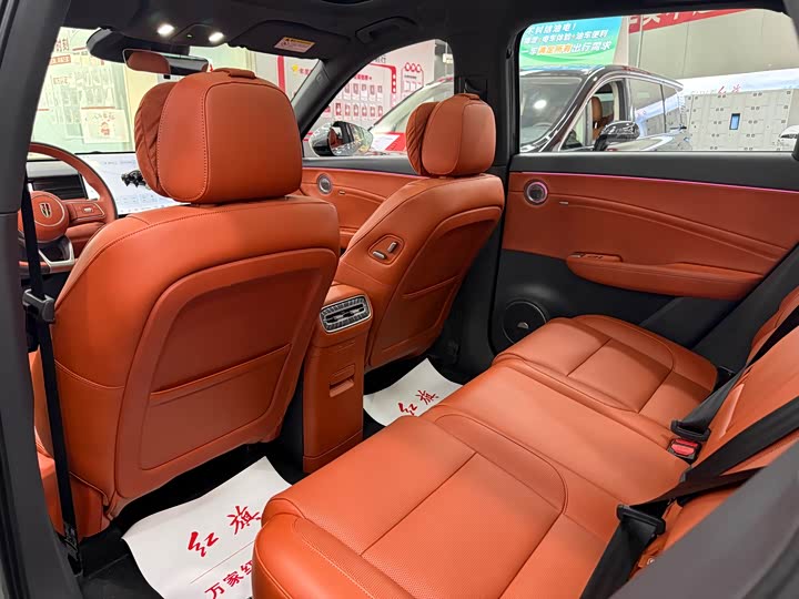 Фото 8 - Hongqi HS6 Hybrid