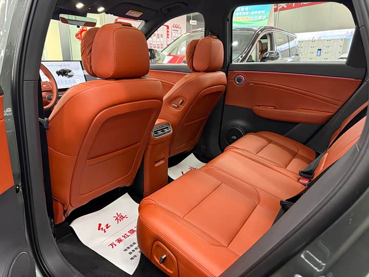 Фото 9 - Hongqi HS6 Hybrid