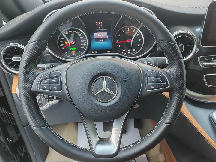 Фото 7 - Mercedes-Benz V-Class