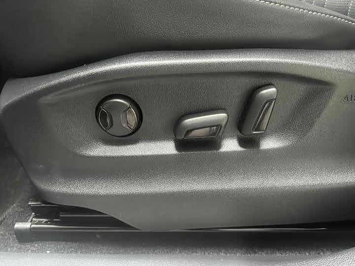 Фото 6 - Volkswagen Tiguan L Pro