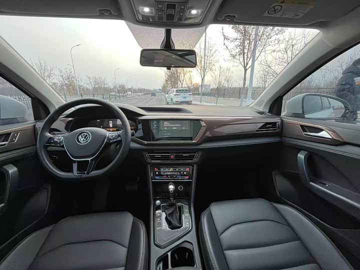 Фото 9 - Volkswagen Tharu