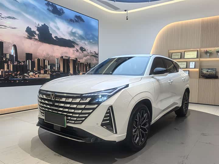 Фото 1 - Changan UNI-Z Hybrid