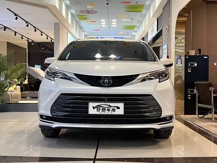 Фото 2 - Toyota Sienna