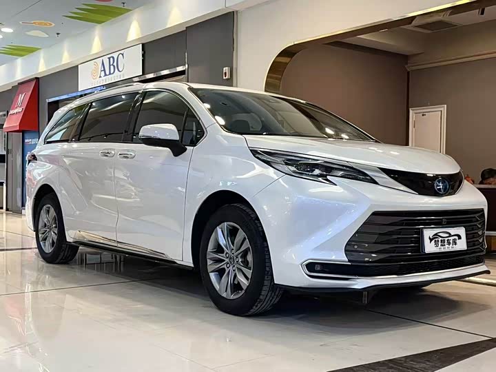 Фото 3 - Toyota Sienna