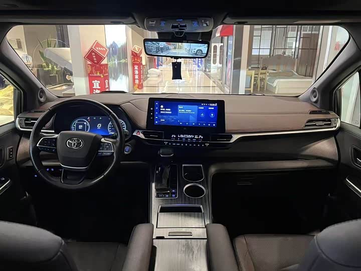 Фото 5 - Toyota Sienna