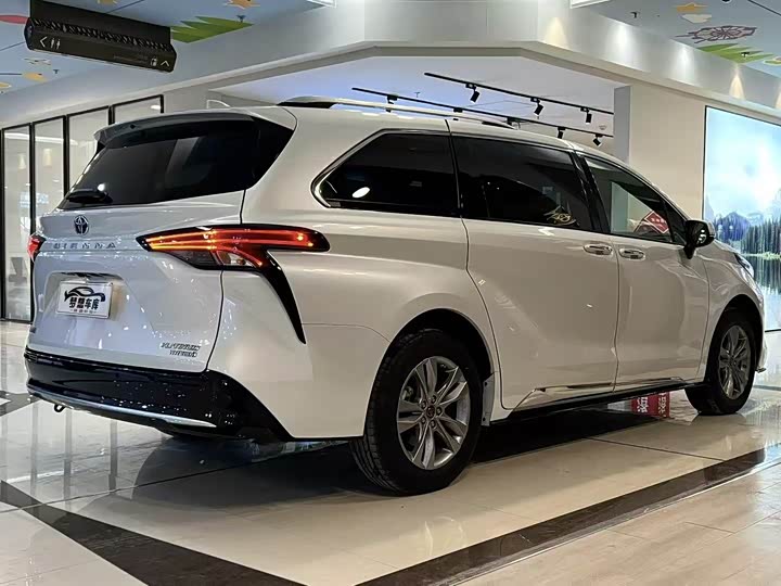 Фото 9 - Toyota Sienna