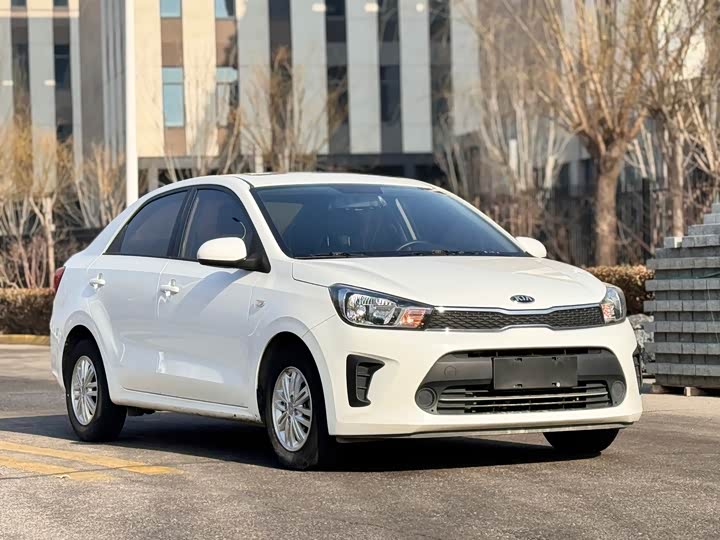 Фото 3 - Kia Pegas