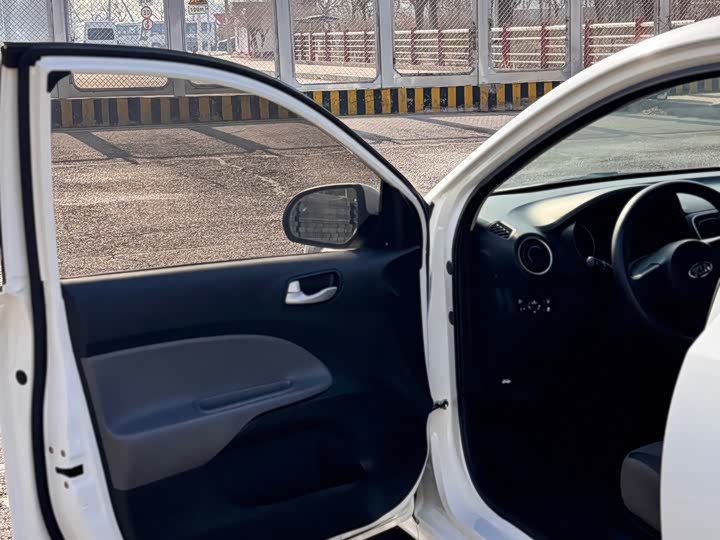 Фото 7 - Kia Pegas