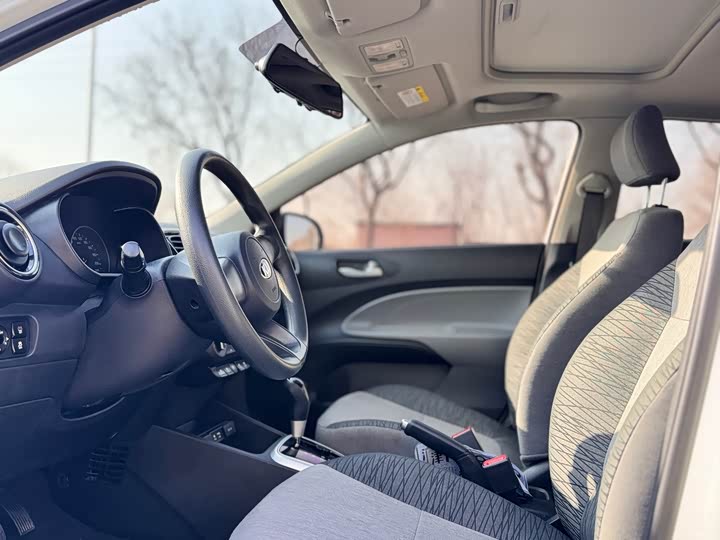 Фото 9 - Kia Pegas