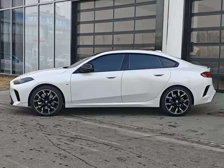 Photo 3 - BMW 2 Series