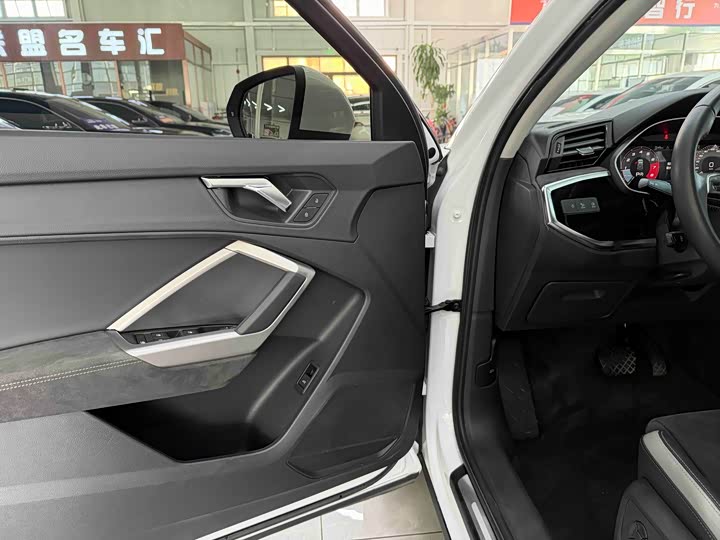 Фото 9 - Audi Q3