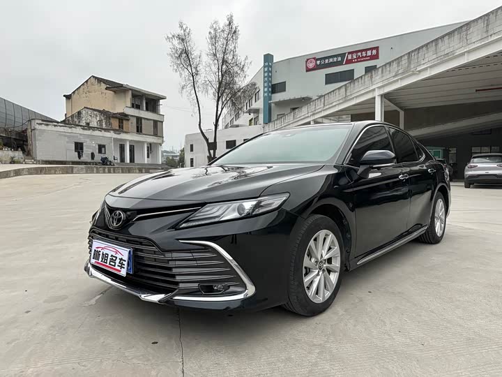 Фото 1 - Toyota Camry