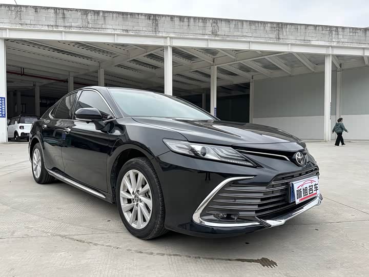 Фото 3 - Toyota Camry