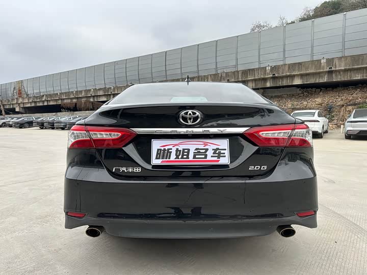 Фото 8 - Toyota Camry