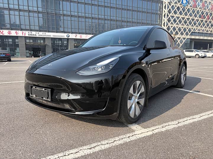 Фото 1 - Tesla Model Y