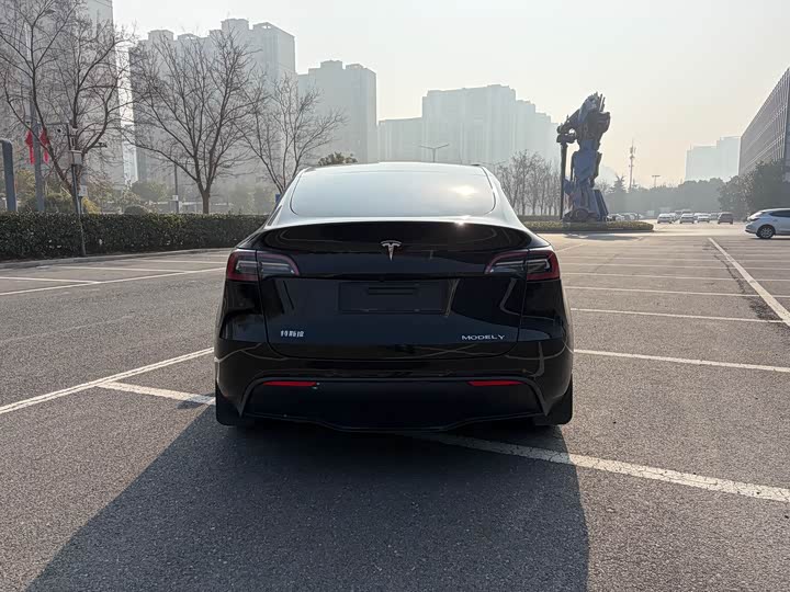 Фото 6 - Tesla Model Y