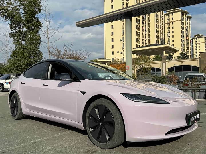 Фото 3 - Tesla Model 3