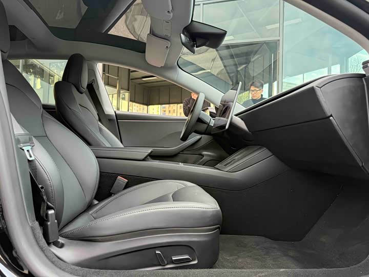 Фото 6 - Tesla Model 3