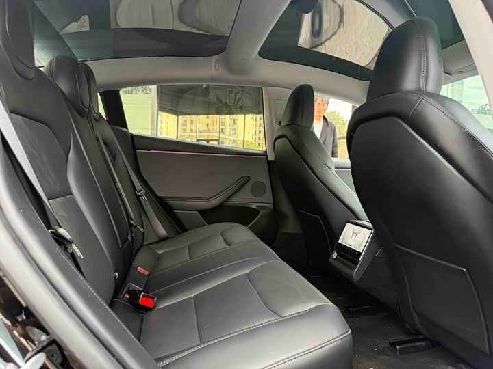 Фото 8 - Tesla Model 3