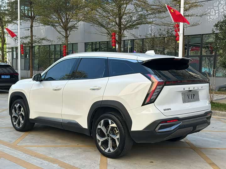 Фото 5 - Geely Atlas L