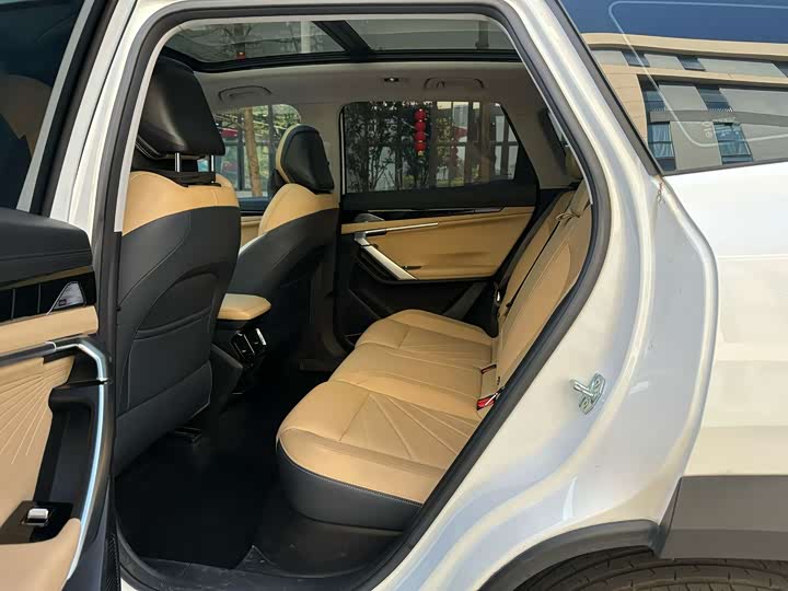 Фото 7 - Geely Atlas L