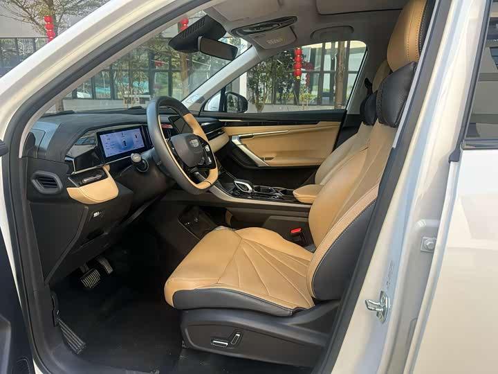 Фото 8 - Geely Atlas L