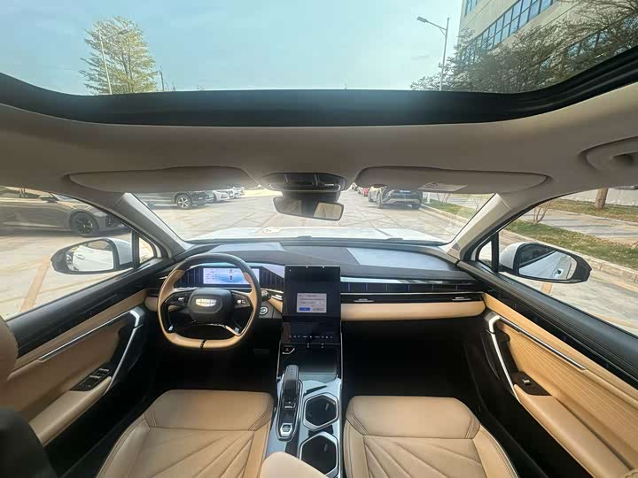 Фото 9 - Geely Atlas L