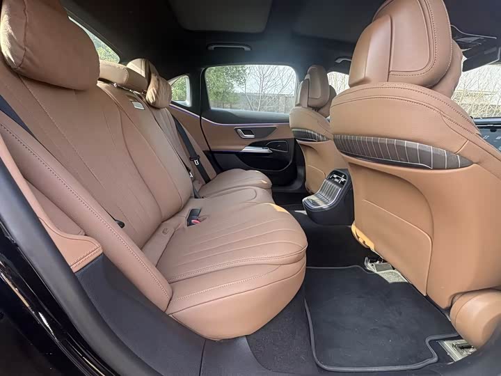 Фото 9 - Mercedes-Benz E-Class Hybrid