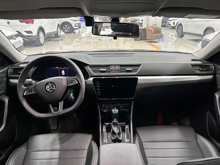 Фото 9 - Skoda Superb