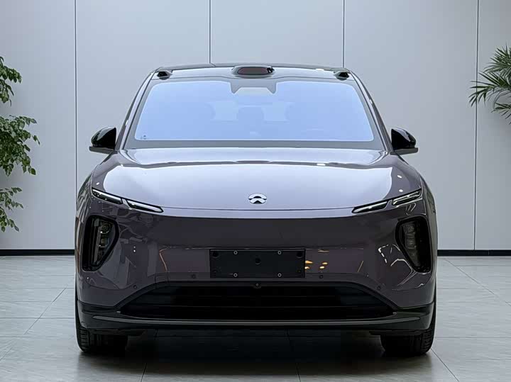 Фото 2 - Nio EC6