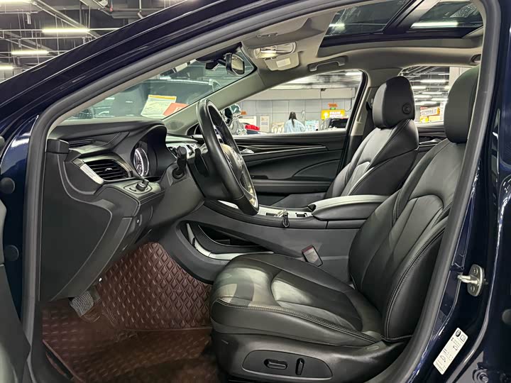 Фото 8 - Buick LaCrosse