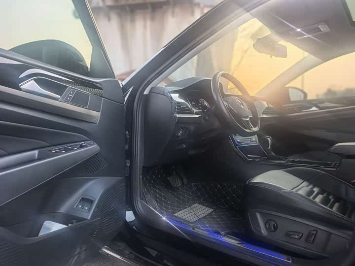 Фото 3 - Volkswagen Passat Hybrid