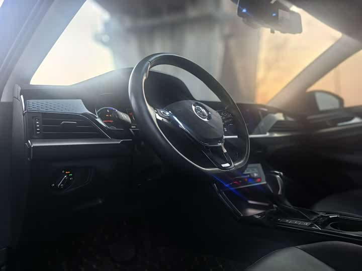 Фото 5 - Volkswagen Passat Hybrid